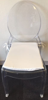 Chaise translucide avec coussin