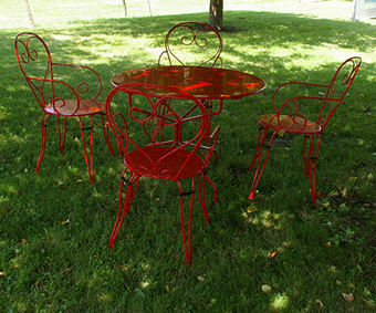 Salon en fer forgé rouge (1 table et 4 chaises)